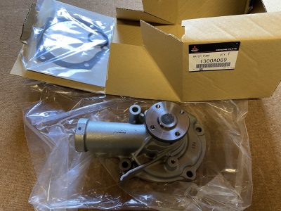 1300A069 Kit pompe à eau + joints E4-7