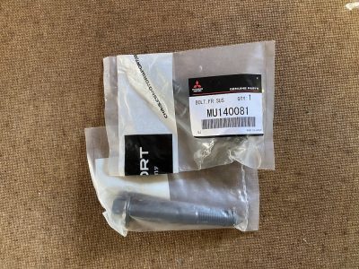 MU140081 Vis fixation triangle avant, bras suspension et support diff RS arrière E4-9