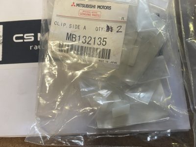 MB132135 Clip extension aile arrière E5 6