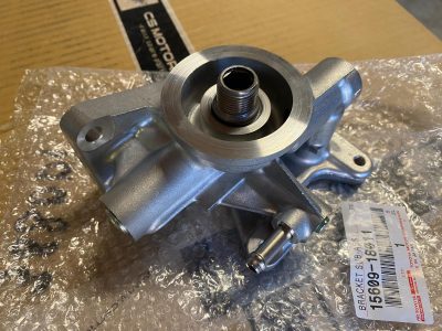 15609-18011 Support filtre à huile moteur GR Yaris (15609)