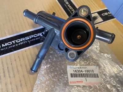 16304-18010 Boitier eau sortie culasse GR Yaris (16304)