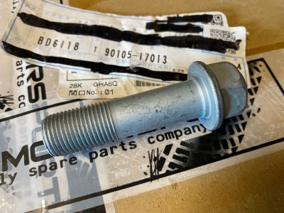 90105-17013 Vis type A jambe amortisseur avant / porte moyeu GR Yaris (43211K 43212D)