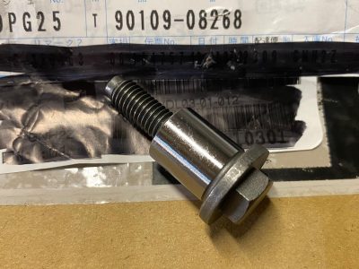 90109-08268 Vis patin distribution côté tendeur GR Yaris