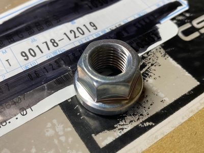 90178-12019 Ecrou rotule inférieure / triangle avant GR Yaris (43330S 43340G)