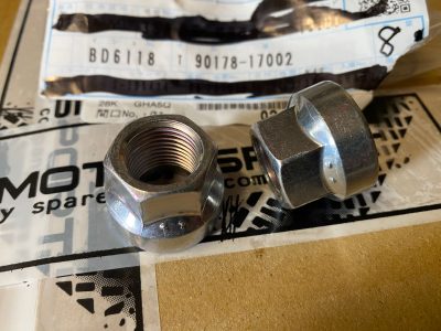 90178-17002 Ecrou jambe amortisseur avant / porte moyeu GR Yaris (43211L 43212E)