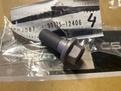 90105-12406 Vis fixation moyeu roue arrière / porte moyeu GR Yaris (42421E 42422A)