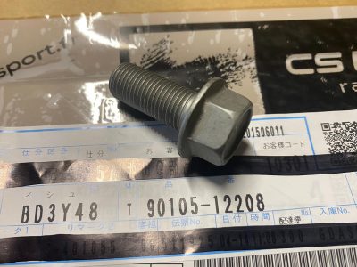 90105-12208 Vis cale étrier frein avant / porte moyeu avant GR Yaris (47710A)